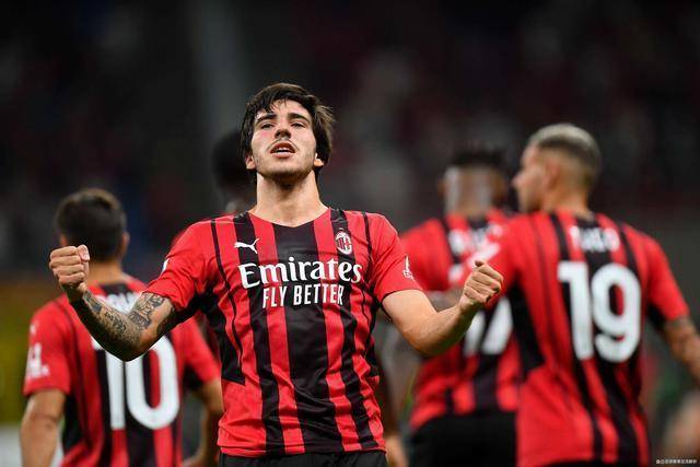 为国足助威！赵继伟现场观看国足vs泰国比赛