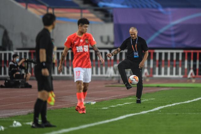 新教皇喜欢打网球 比起公牛小熊更支持白袜