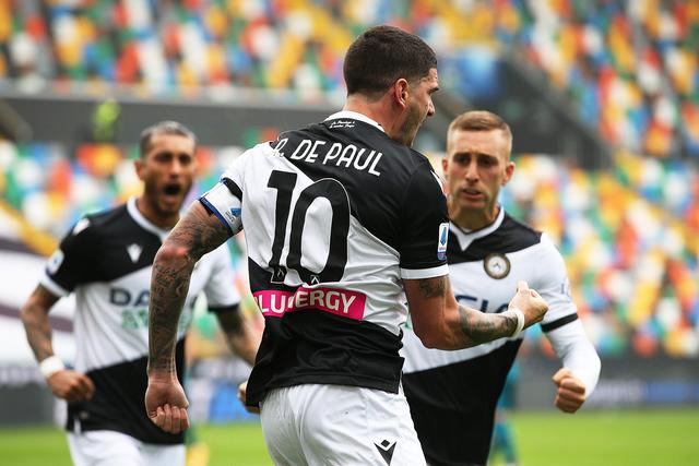 马菲奥向镜头做5比2手势 嘲讽皇马5比2不敌巴萨